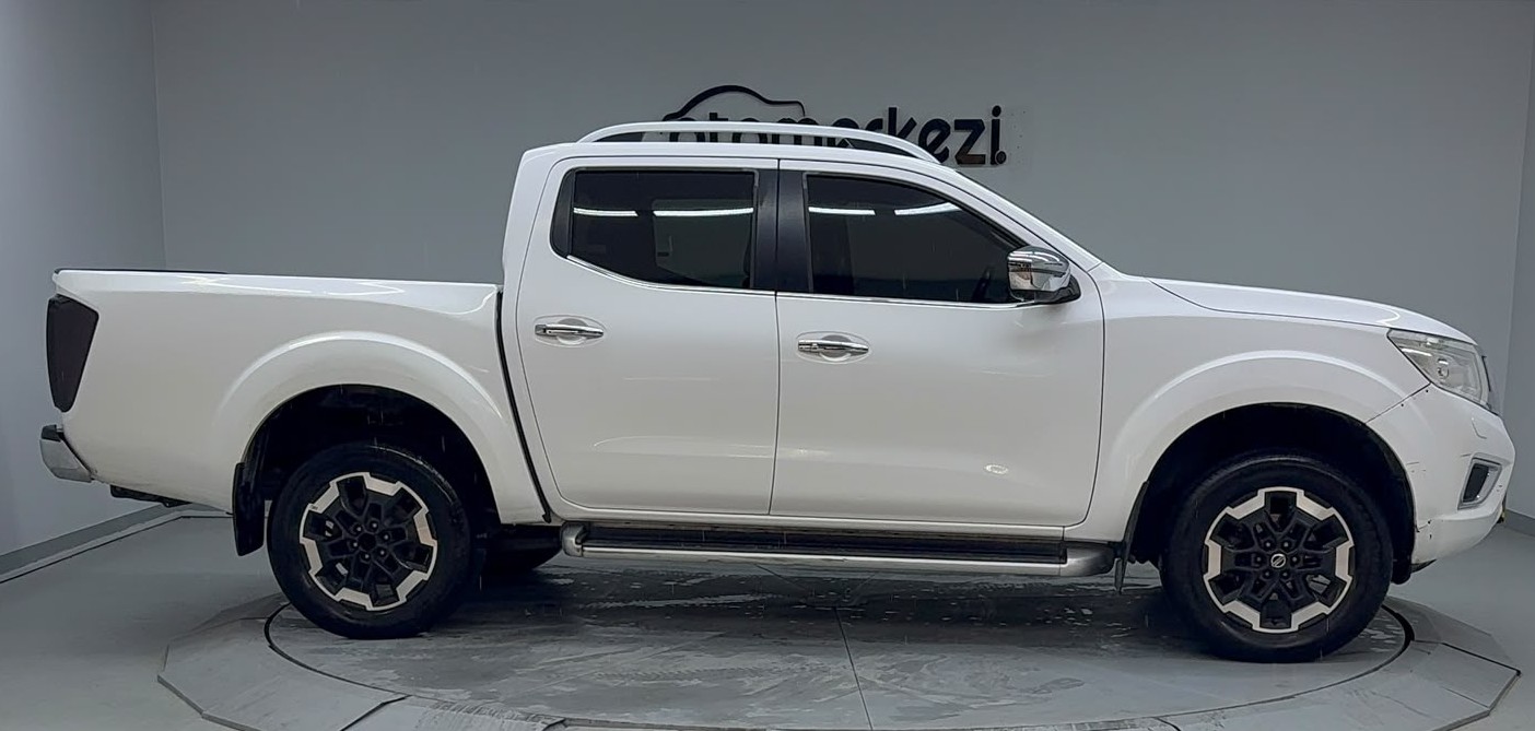 NISSAN NAVARA 8